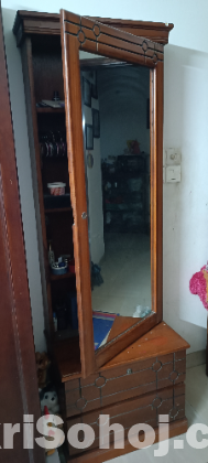 ড্রেসিং টেবিল